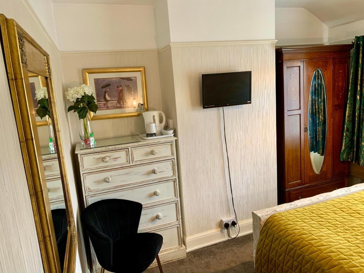Sw Bed & Breakfast Суиндон Экстерьер фото