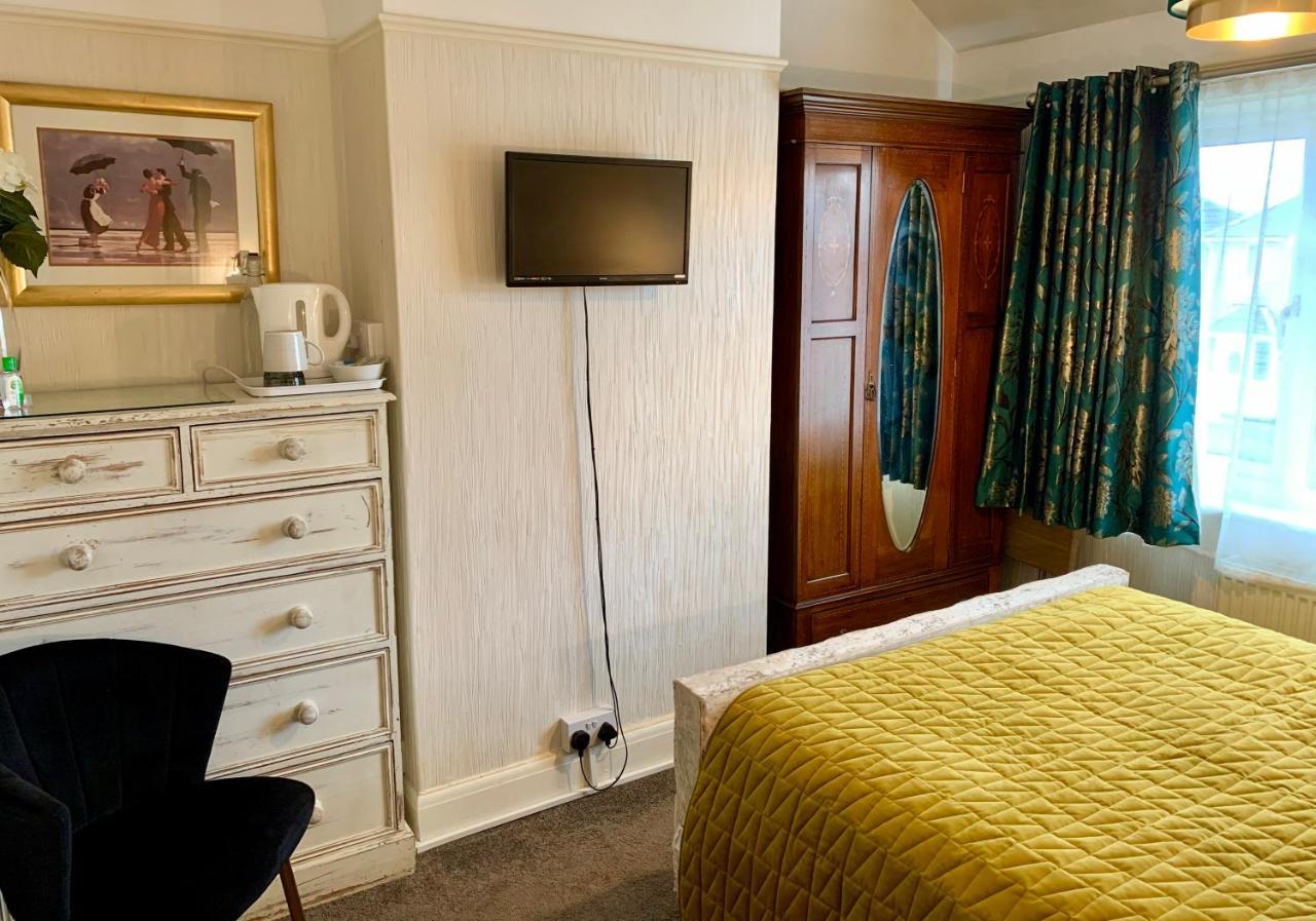 Sw Bed & Breakfast Суиндон Экстерьер фото