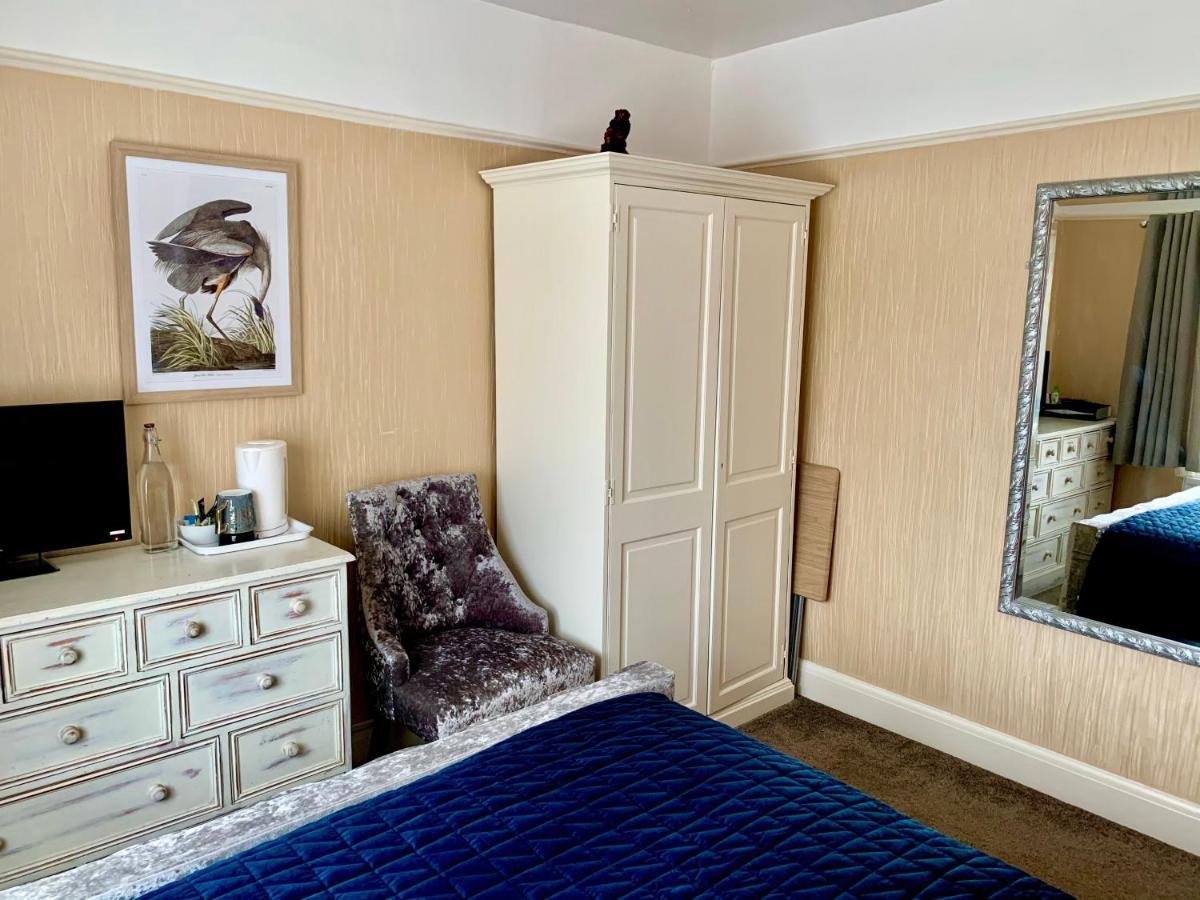 Sw Bed & Breakfast Суиндон Экстерьер фото