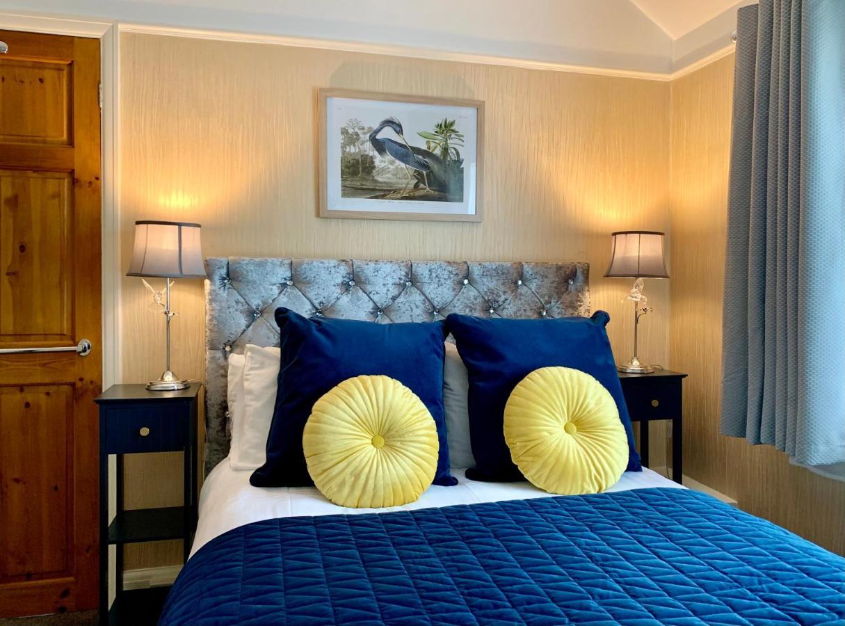 Sw Bed & Breakfast Суиндон Экстерьер фото