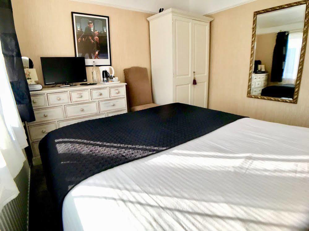 Sw Bed & Breakfast Суиндон Экстерьер фото